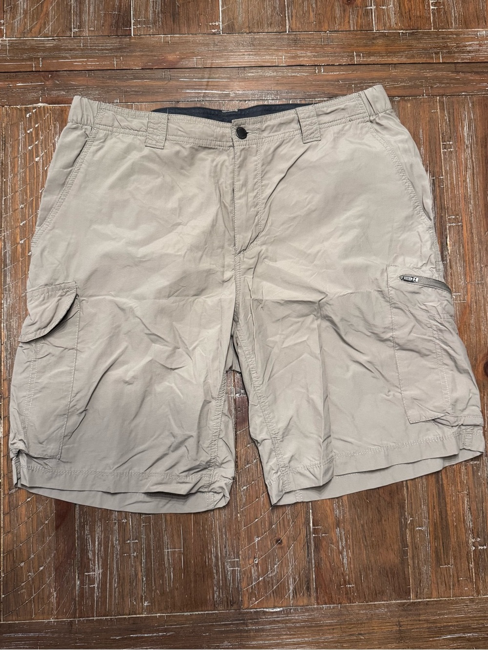 Columbia Men's Beige Cargo Shorts